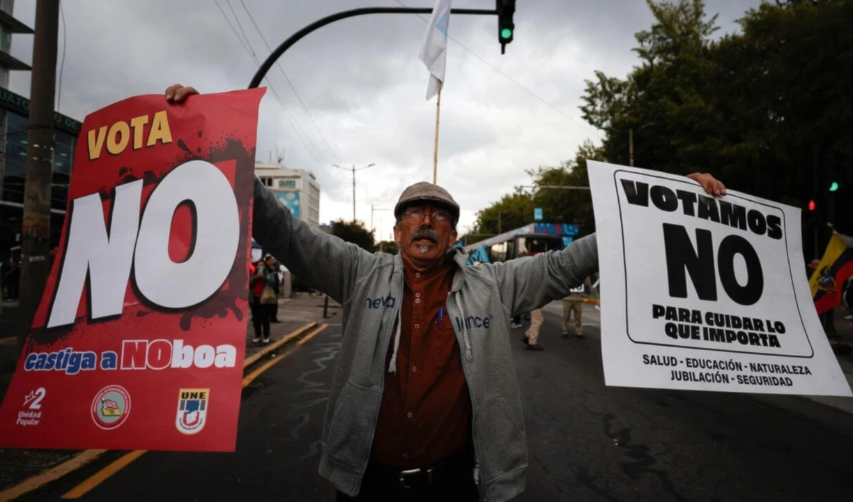 Analistas aseguran que el resultado del referendo en Ecuador es un claro rechazo al Gobierno de Daniel Noboa.