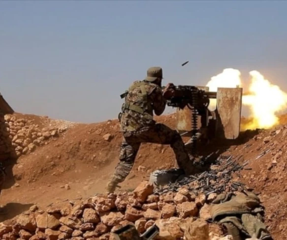 Tras varias horas de calma estallaron enfrentamientos centre las fuerzas del Ministerio de Defensa del gobierno de transición y las Fuerzas Democráticas Sirias en Raqqa.