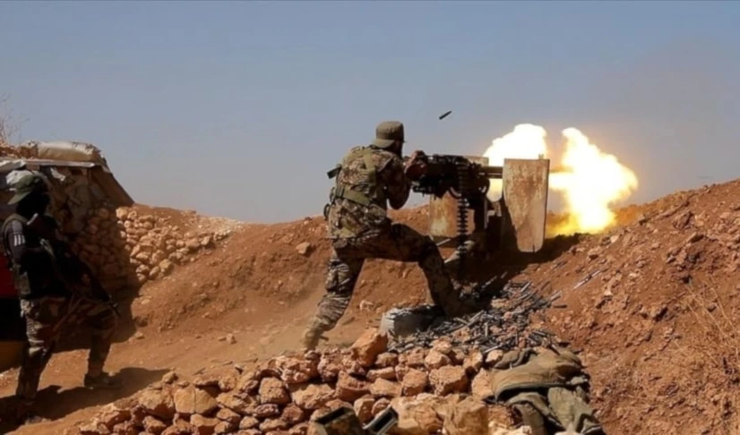 Tras varias horas de calma estallaron enfrentamientos centre las fuerzas del Ministerio de Defensa del gobierno de transición y las Fuerzas Democráticas Sirias en Raqqa.