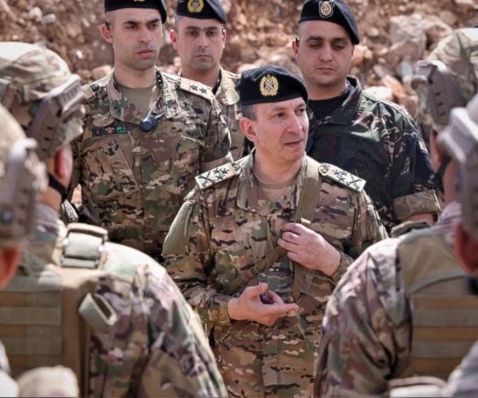 El comandante del Ejército de Líbano, general Rodolphe Haykal, inspeccionó varias unidades desplegadas al sur del río Litani.