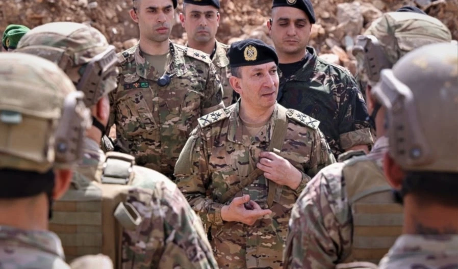 El comandante del Ejército de Líbano, general Rodolphe Haykal, inspeccionó varias unidades desplegadas al sur del río Litani.
