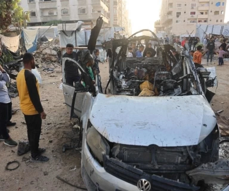 Las fuerzas israelíes lanzaron este sábado un dron sobre un vehículo en Gaza y dejó siete mártires. (Foto: AFP)