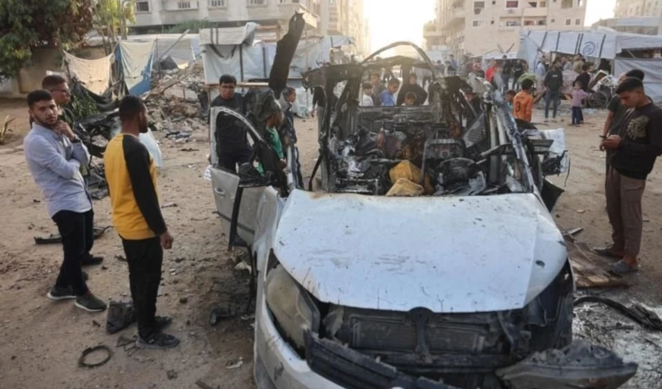 Las fuerzas israelíes lanzaron este sábado un dron sobre un vehículo en Gaza y dejó siete mártires. (Foto: AFP)