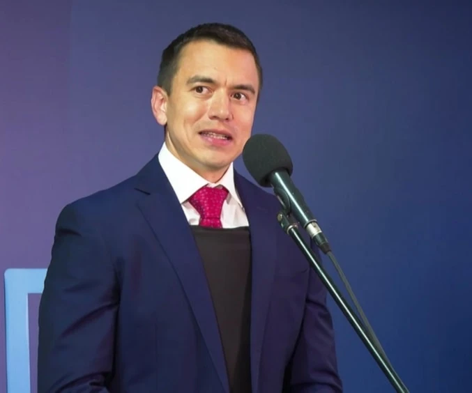 Noboa cumple dos años en el poder, crisis y desgaste