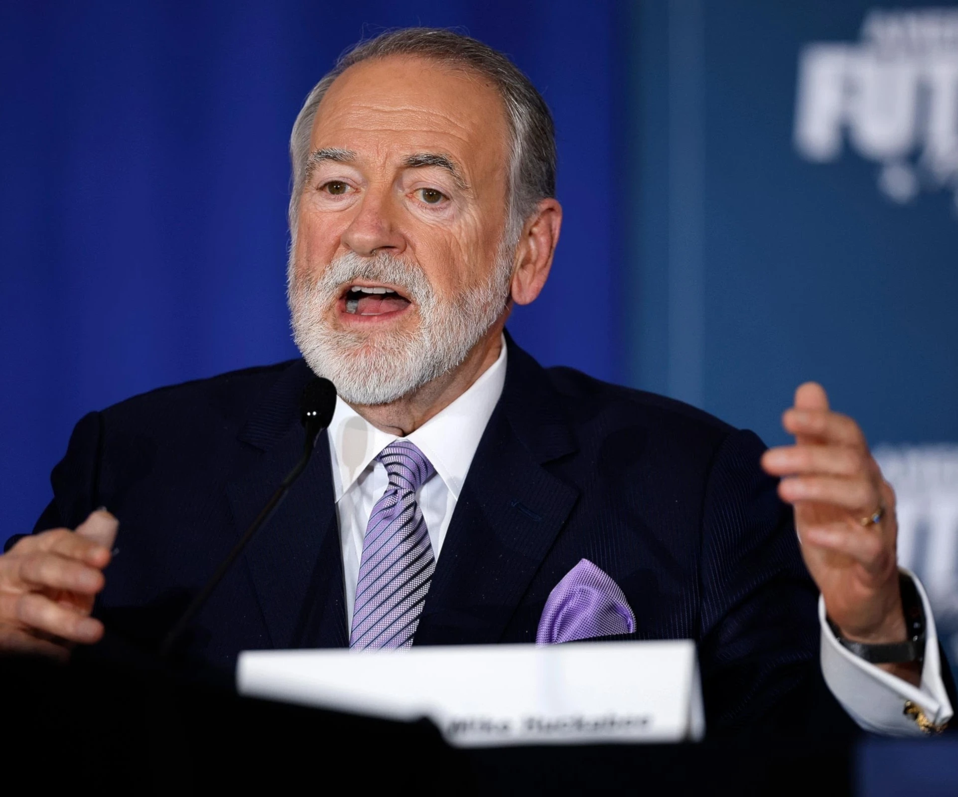 El embajador de Estados Unidos ante el gobierno de ocupación israelí, Mike Huckabee, tras divulgarse un encuentro del diplomático con un antiguo espía norteamericano.