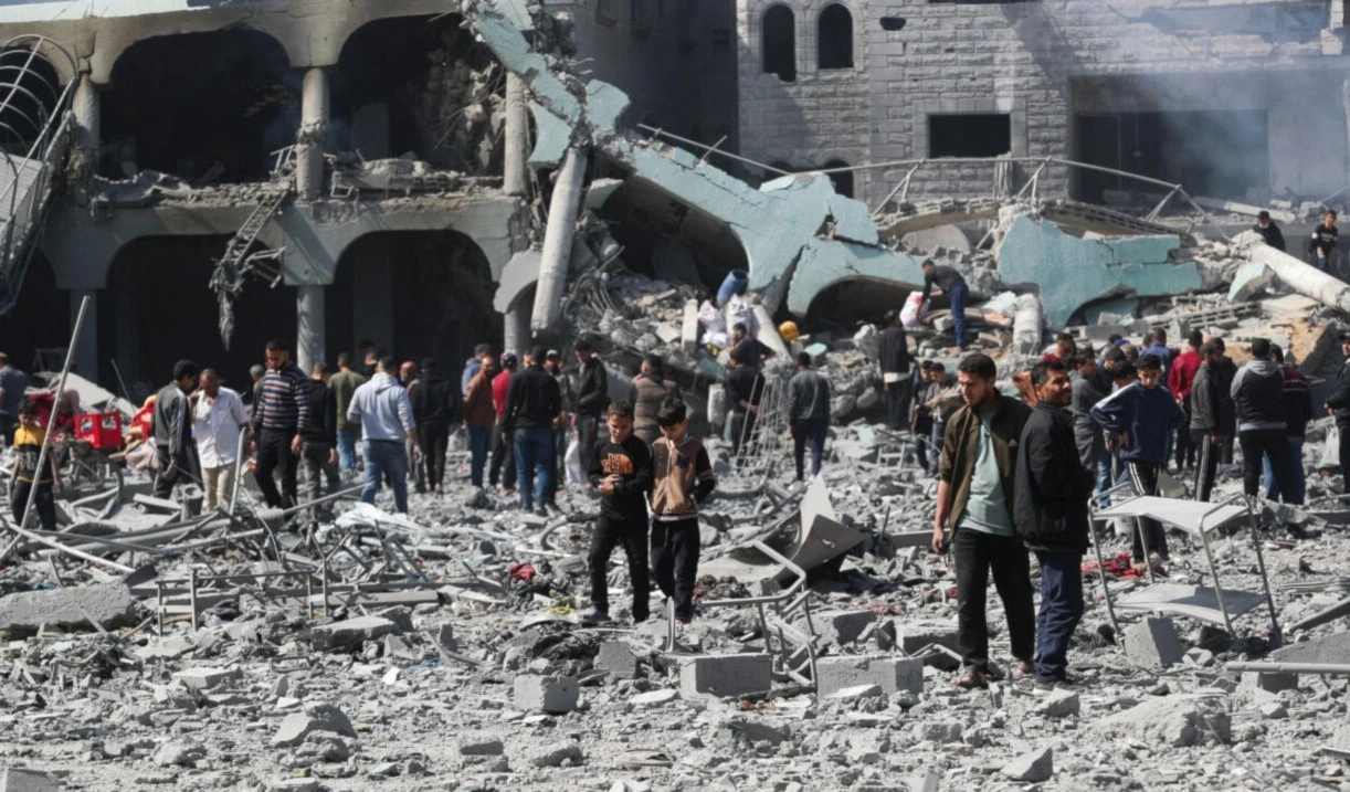 El ejército israelí atacó viviendas en las cercanías de la rotonda de Zayed, al este de Beit Lahia, en el norte del enclave.