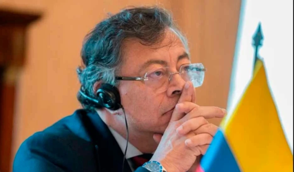 Petro rechaza bloqueo aéreo y alerta sobre tensiones con Venezuela