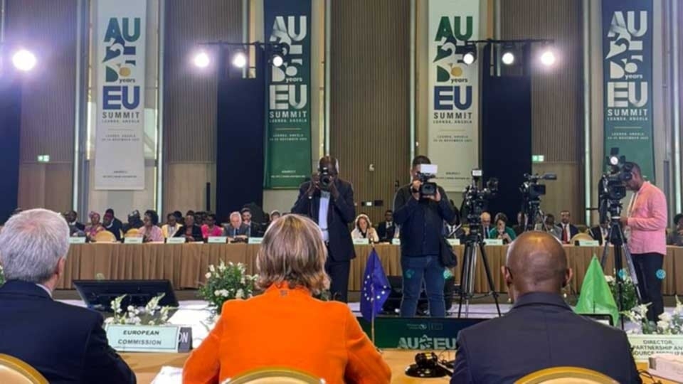 Representantes de la Unión Europea y la Unión Africana inauguraron una cumbre de dos días en la capital angoleña, Luanda, el 24 de noviembre de 2025. (Foto: China Global South Project)