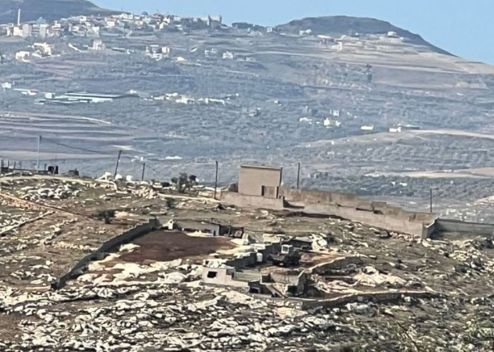 Fuerzas de ocupación israelíes durante su asedio a una casa en la aldea de Marka, al sur de Yenin, en Cisjordania. (Foto: Redes sociales)