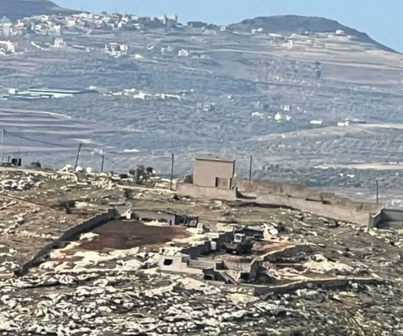 Fuerzas de ocupación israelíes durante su asedio a una casa en la aldea de Marka, al sur de Yenin, en Cisjordania. (Foto: Redes sociales)