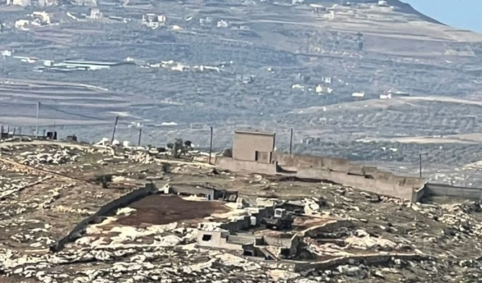 Fuerzas de ocupación israelíes durante su asedio a una casa en la aldea de Marka, al sur de Yenin, en Cisjordania. (Foto: Redes sociales)