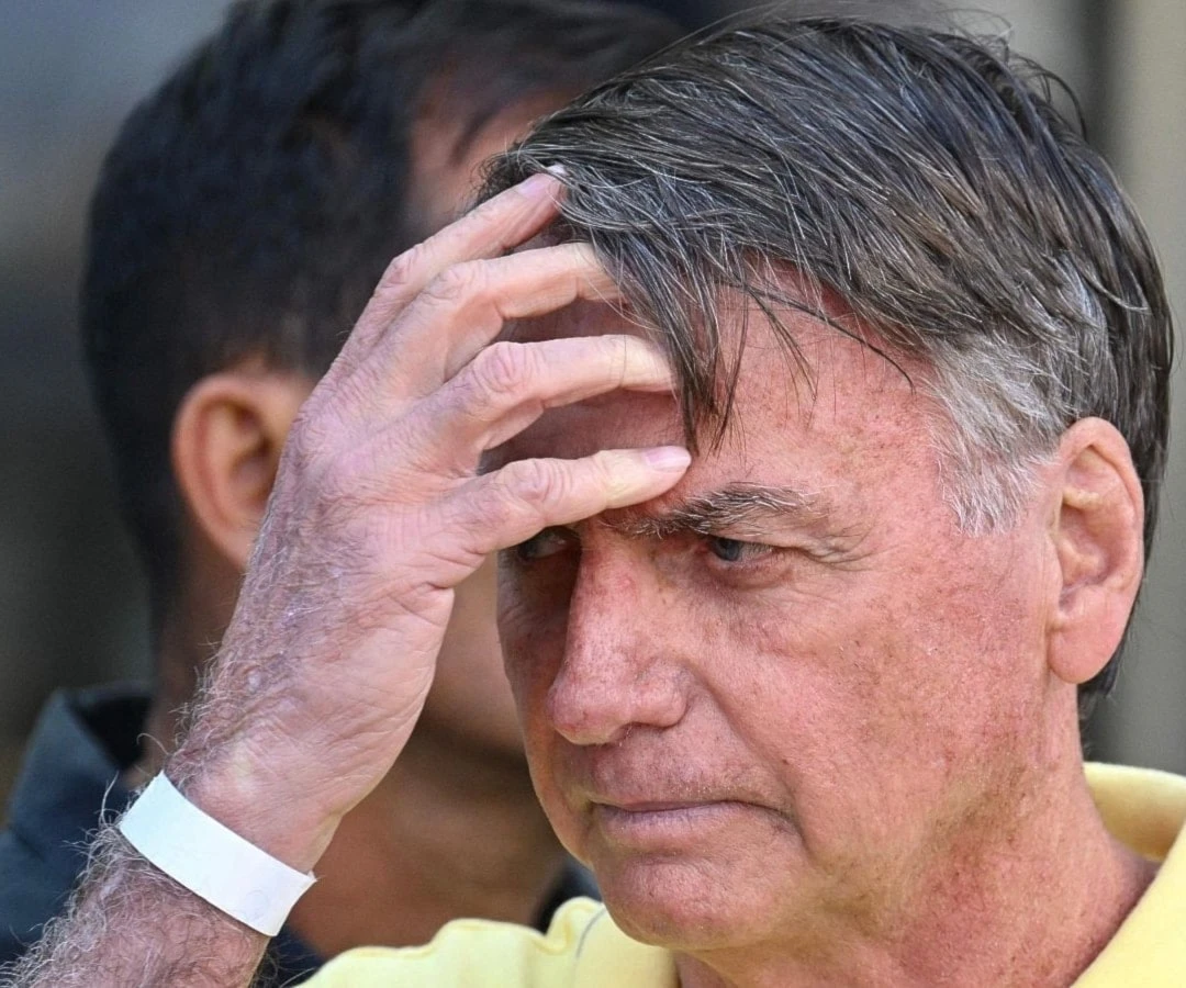 Bolsonaro dañó su tobillera para asilarse en una embajada