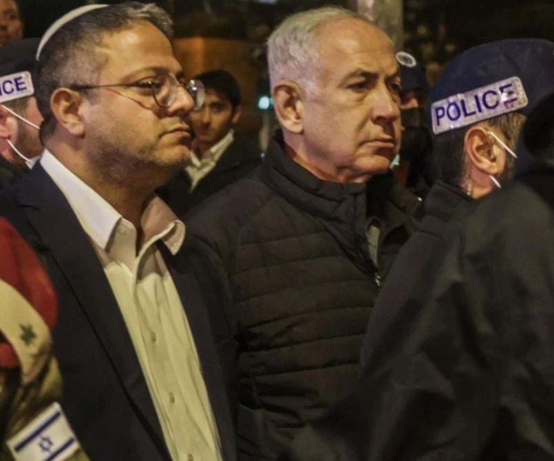 La oposición acusa al primer ministro de utilizar la crisis militar para fortalecer su control político y retrasar procesos judiciales pendientes.