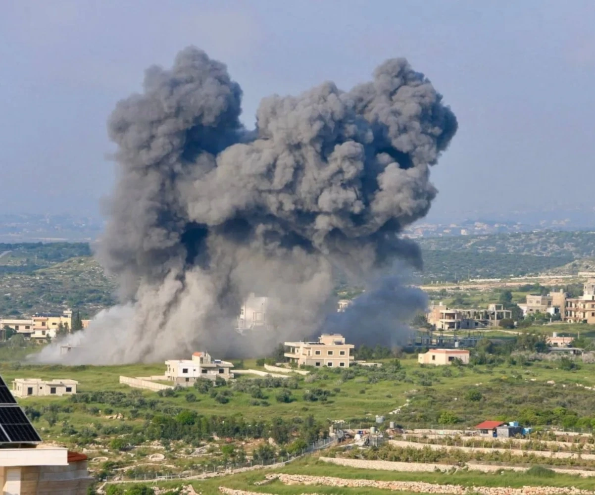 La persistencia de los ataques israelíes pese al acuerdo de tregua refleja la fragilidad del alto el fuego y la ausencia de mecanismos de supervisión efectivos.