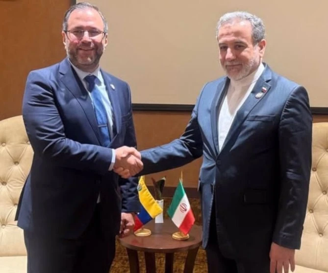 Irán acusa a Estados Unidos de intimidación militar en el Caribe