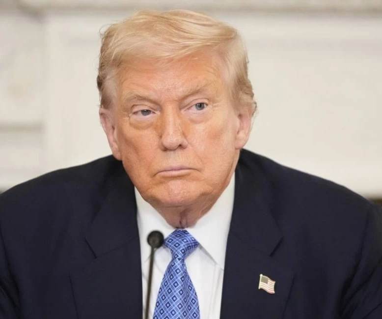 Trump responde con ataques a críticas sobre su salud y energía