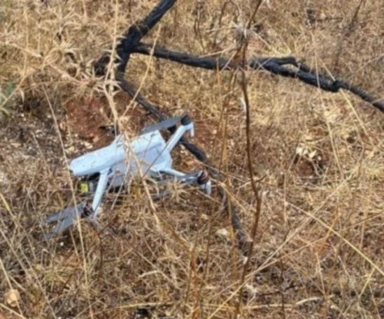 El dron israelí que se estrelló en la localidad de Kfarkela.