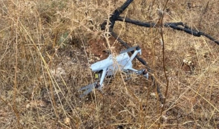 El dron israelí que se estrelló en la localidad de Kfarkela.