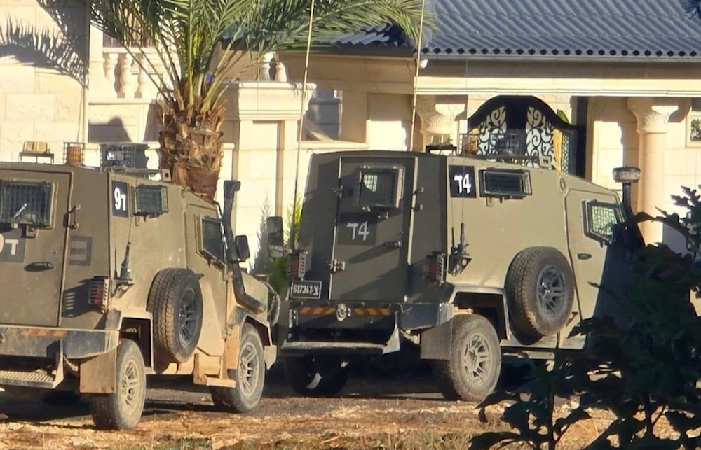 En Hebrón, tres palestinos resultaron heridos cuando colonos israelíes los agredieron en la localidad de Yatta, al sur de la ciudad.