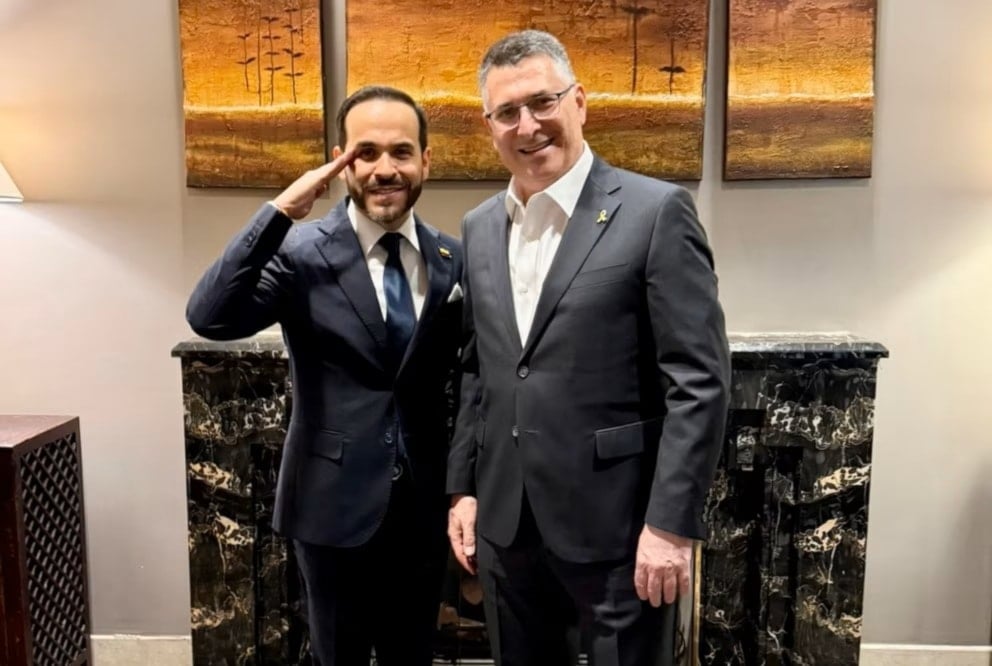 Precandidato colombiano busca acercamiento con 