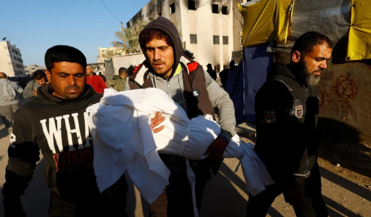 Numerosas víctimas permanecen bajo los escombros o en las calles, donde las ambulancias y los equipos de defensa civil no pueden llegar.