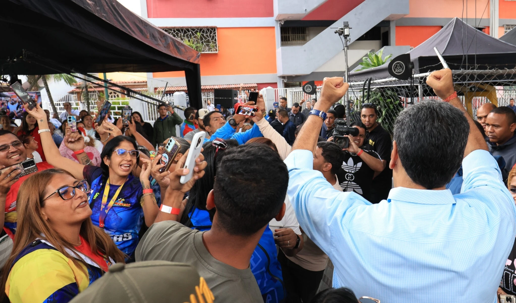 Maduro defiende la soberanía venezolana y la democracia popular