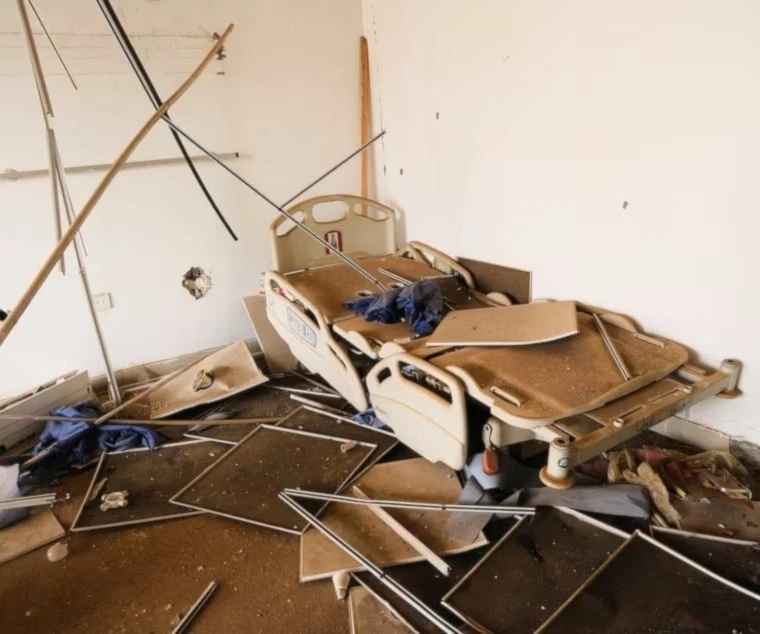 ​Destrucción en el hospital de El Fasher por el bombardeo de las FAR.