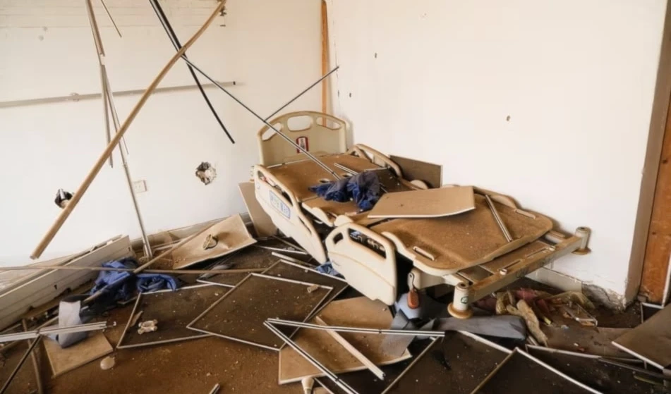 ​Destrucción en el hospital de El Fasher por el bombardeo de las FAR.