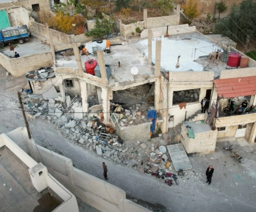 El ataque y los enfrentamientos provocaron la muerte de 15 ciudadanos sirios, incluidos niños y mujeres, además de 20 heridos.