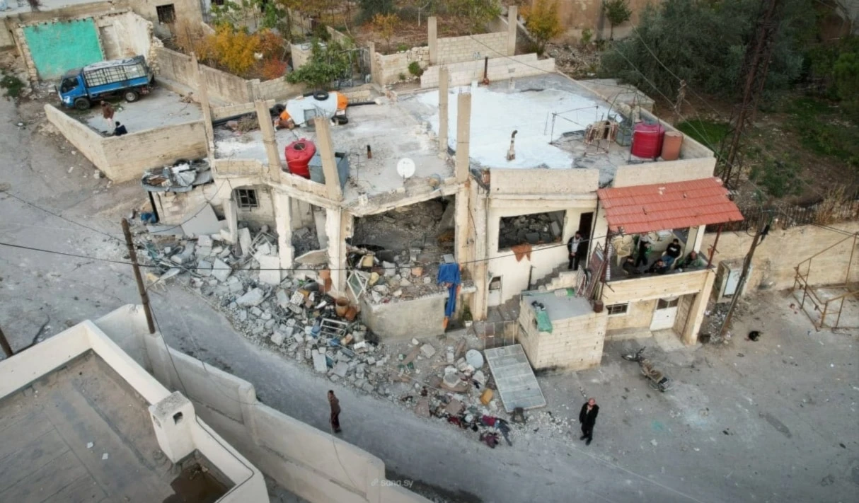 El ataque y los enfrentamientos provocaron la muerte de 15 ciudadanos sirios, incluidos niños y mujeres, además de 20 heridos.