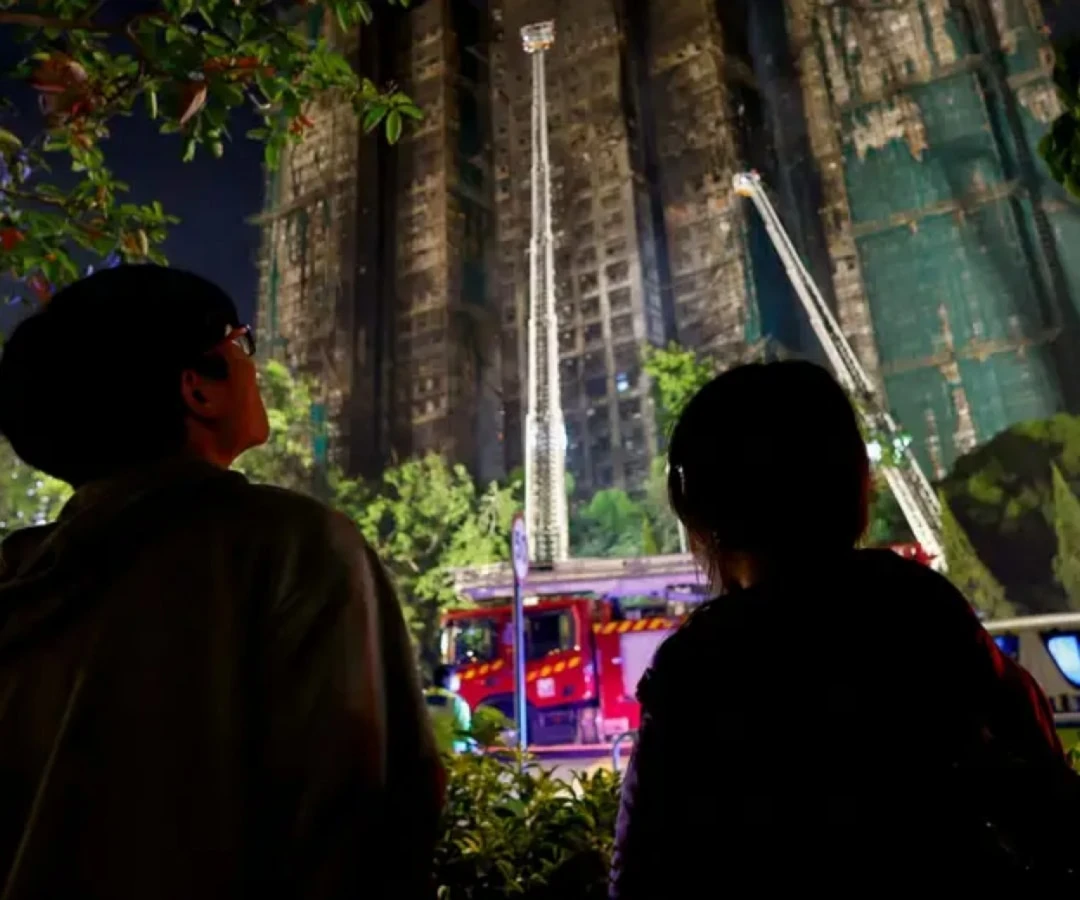 Peor incendio en Hong Kong en tres décadas deja 128 víctimas