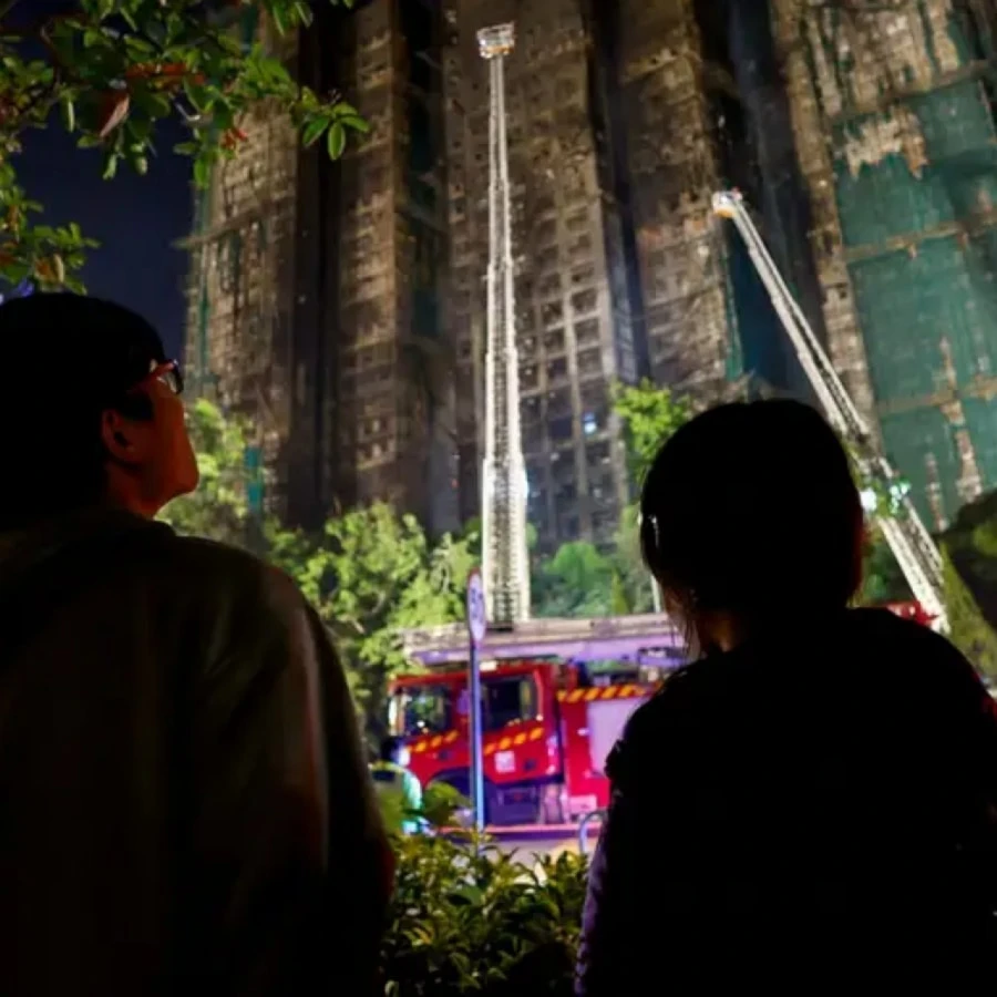 Peor incendio en Hong Kong en tres décadas deja 128 víctimas