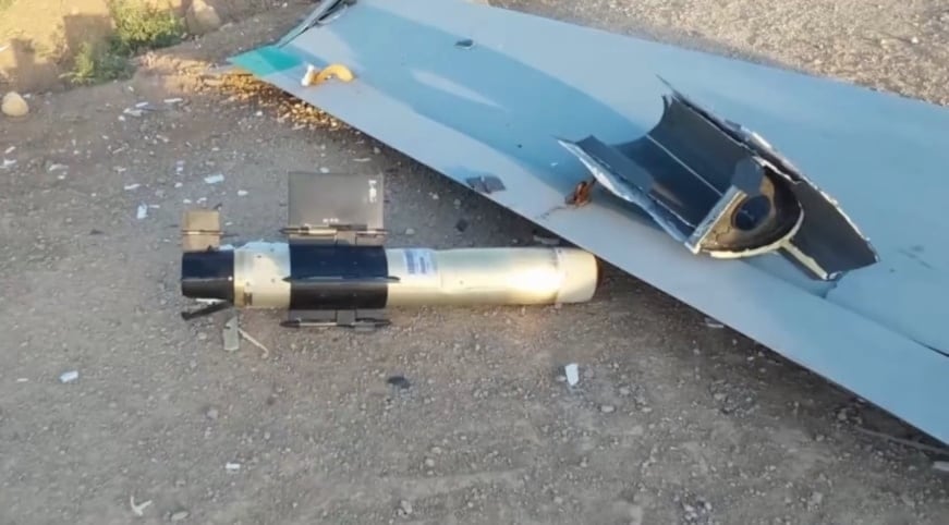 Restos de un avión no tripulado enemigo derribado por Irán durante la guerra de los 12 días. (Foto: Medios iraníes)