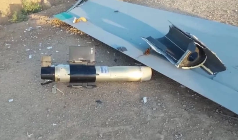 Restos de un avión no tripulado enemigo derribado por Irán durante la guerra de los 12 días. (Foto: Medios iraníes)