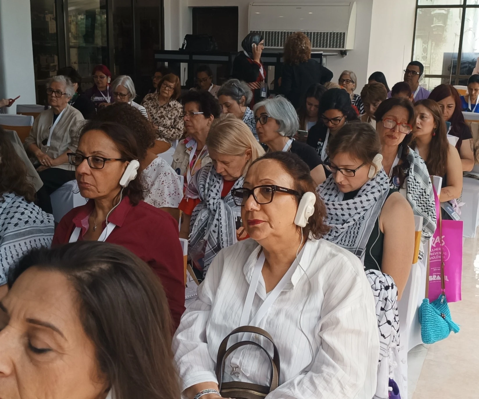Delegadas de 27 países celebran juntas en La Habana el aniversario 80 de la Federación Democrática Internacional de Mujeres.