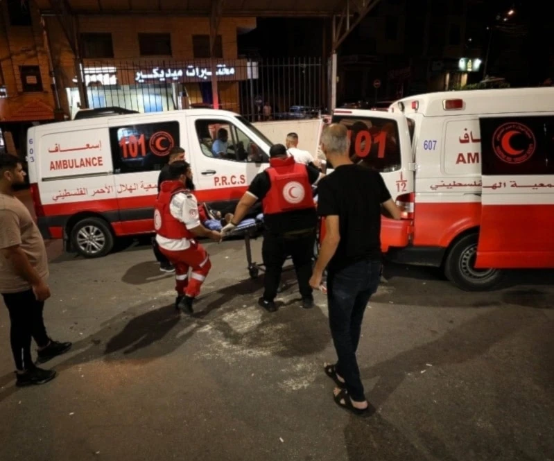 La Media Luna Roja Palestina trasladó a los palestinos asesinados por las fuerzas de ocupación israelíes. (Foto: Agencias)