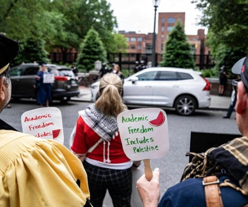 El silenciamiento del apoyo a Palestina ocurre en un contexto de criminalización del disenso en Estados Unidos.