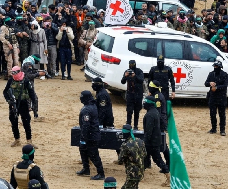 El intercambio de cuerpos y prisioneros forma parte del acuerdo de alto al fuego mediado por Qatar y Egipto.