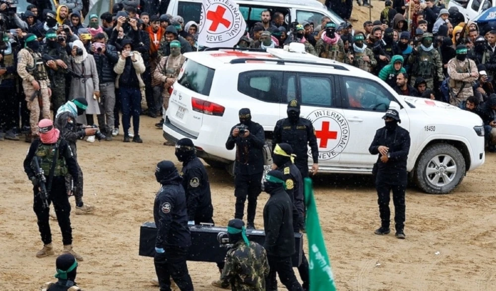 El intercambio de cuerpos y prisioneros forma parte del acuerdo de alto al fuego mediado por Qatar y Egipto.