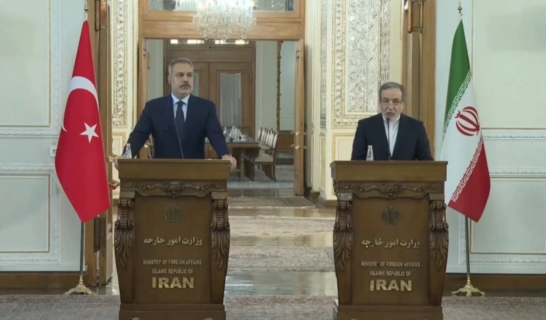 Irán y Turquía “son países amigos con una frontera de paz y amistad”, subrayó Araghchi.