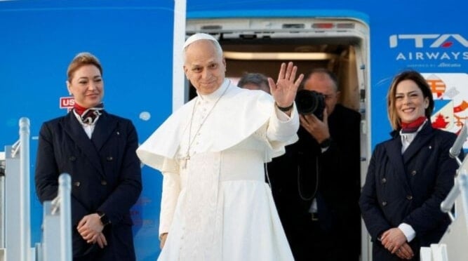 El avión de viaje del Papa requirió sustituir componente