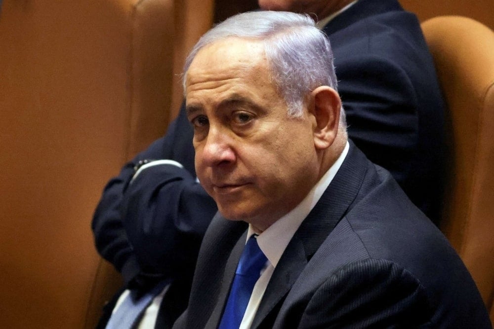 Netanyahu enfrenta un juicio por corrupción, fraude y abuso de confianza en varios casos relacionados con favores mediáticos y beneficios a empresarios.