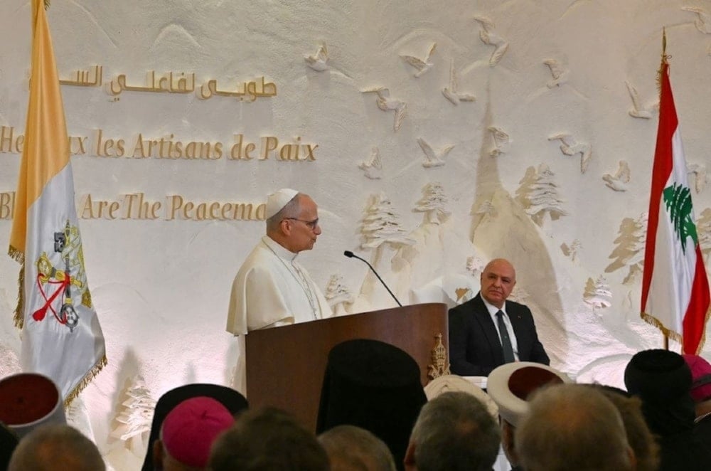 Papa León XIV pronuncia un discurso en presencia del presidente Joseph Aoun, autoridades, la sociedad civil y el cuerpo diplomático en el Palacio Presidencial de Baabda, el 30 de noviembre de 2025 (Foto: AFP).