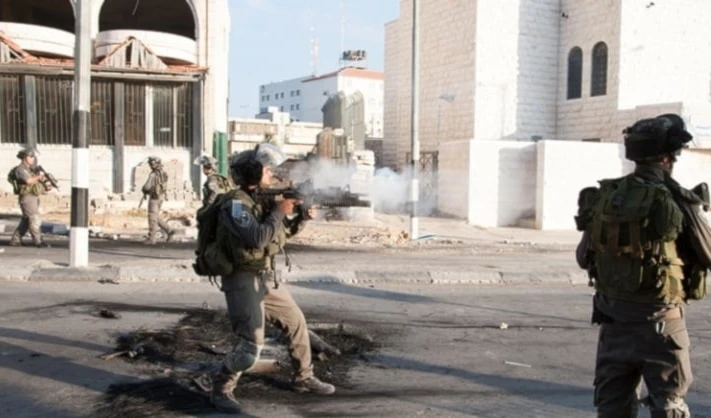 Las fuerzas de ocupación israelíes realizaron campañas de arrestos en la ciudad vieja de Nablus.