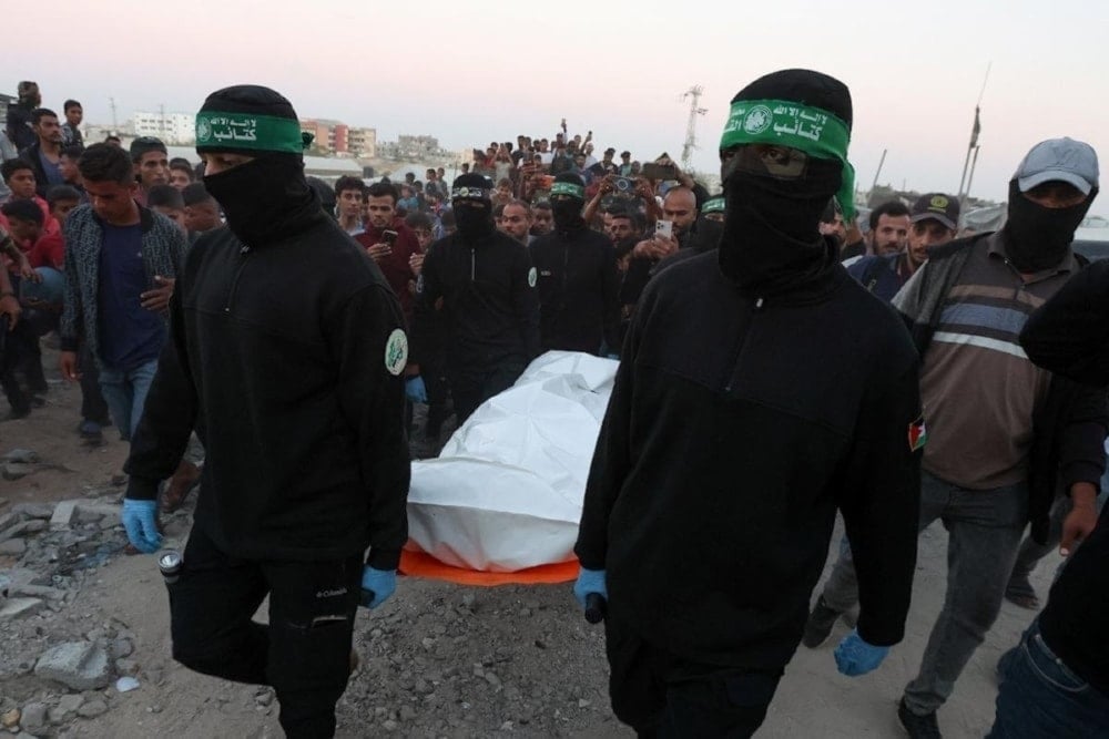 Las Brigadas Al-Qassam gestionan la entrega del cuerpo a las autoridades correspondientes a través del Comité Internacional de la Cruz Roja.