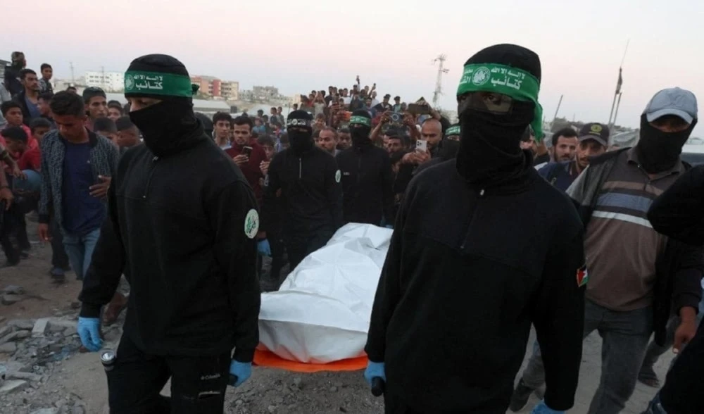 Las Brigadas Al-Qassam gestionan la entrega del cuerpo a las autoridades correspondientes a través del Comité Internacional de la Cruz Roja.