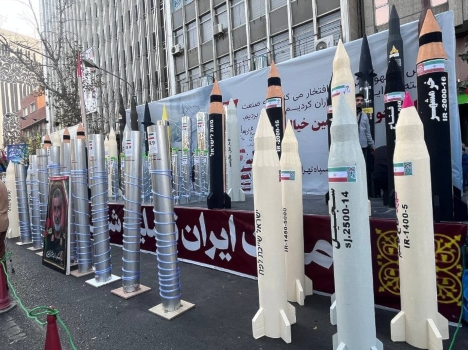 Teherán decorada para las conmemoraciones por el Día Nacional contra la Hegemonía Global. (Foto: Agencias)