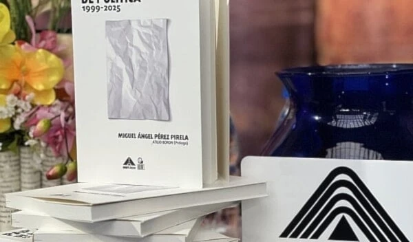 “Papeles de política”: una mirada crítica de Miguel Pérez Pirela