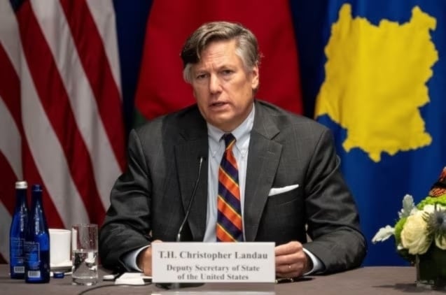 El subsecretario de Estado de Estados Unidos, Christopher Landau, felicitó a las fuerzas armadas de Mali por su lucha contra el terrorismo.