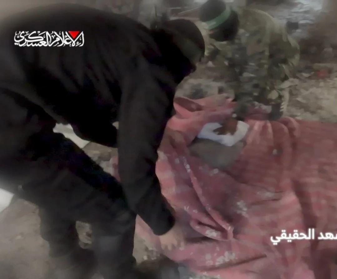 Al-Qassam desmintió imágenes difundidas por las fuerzas de ocupación israelíes, quienes aseguraron mostrar la recuperación de cuerpos de soldados.